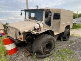 В простонародье "каракат". Самодельное транспортное средство для поездок в тундре по бездорожью на рыбалку и охоту. Только на мое мнение не слишком хорошее исполнение, так как рама тяжеловата и не может плавать.