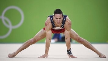 Многие спортсмены ставят банки. Улучшает кровообращение в мышцах.
