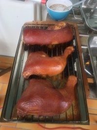 Красиво , а мне сегодня скучно :) На все про все ушел час :) из ингредиентов только соль и слегка приправы для рыбы и курицы :)
