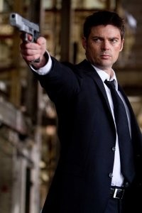 Да таких актеров просто мильён.....  Вот кто назовет их имена без "гугла"??? 
P.S. Не, я сам отличаю Шо Косуги от Кэри-Хироюки Тагава, но всё ж таки....
