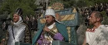 Автор, попытайтесь расширить свои познания за пределы 10-20 лет. в 1962 году в Голливуде был снят прекрасный фильм "300 спартанцев", а не то дерьмо, которое вы тут комментируете. Вот как в фильме 1962 года выглядели царь Леонид и царь Ксеркс.