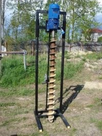 Сосед в квартире воду искал? Или не сосед и был...