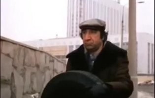 О, у этого "москвича" шины совсем лысые...