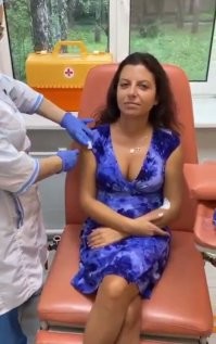 Первая партия вакцин «Спутник V» для животных поступила в ветеринарные клиники и уже привито первое животное. Но не все животные переносят вакцинирование без последствий.