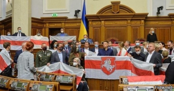 ха! а кто ж теперь им соляру продаст для танков и сельхоз работ? а уборочная ща в разгаре.... иными словами - это не просто самострел из винтовки в ногу, это самострел из гранотомета, причем сразу в харю....удачи ВСУ без топлива, когда кое кто решит, что "пора заканчивать"....реально бежать будут, ведь ехать будет на чем...не будет топлива....