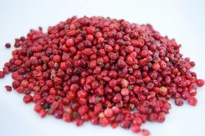 дружище  если тебе продали вот это в смеси с другим перцем горошком и сказали что это сычуаньский перец . знай тебя обманули.