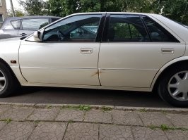 Мало? ~Неделю назад малолетка влетел в меня - стаж вождения ~год и вторая авария... Водила должен будет заплатить шеринговой компании 500 евро и скорее всего пойдёт на пересдачу прав и опять ему выдадут временные права на 2 года. Я матом несколько минут орал от досады (они даже на англицкам йазыке ко мне обратились), но всё обошлось - надеюсь за пару царапин получить ~800-1000 евро. Зеркало нашёл за 20 евро. Жизнь прекрасна. Надеюсь, что "коричневое пятно" от шины выведу чем нибудь.