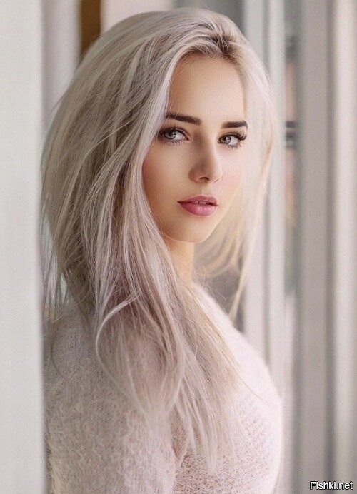 Соседка. Она, конечно.
И кот. Панфнутий.