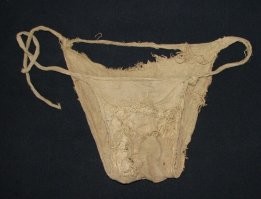 я знаю это трусы мадонны купленные с аукциона  каким то фетишистом