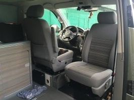 В обычных авто уже есть - в некоторых минивэнах.