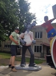 Поселок Остёр Рославльского района Смоленской области. В тамошнем ДРСУ работают креативные люди. У них есть паровой каток 1910 года постройки