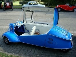 Кстати, у BMW Izetta 300 единственная дверь была спереди, а в Messerschmitt KR175 доступ был по самолётному - через откидывающийся фонарь. Авиационное мышление не убьёшь...