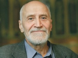 Представил себе, если бы Николай Николаевич вёл Дом-2.
Голосом Дроздова: "Эти замечательные неразумные зверушки кушают, гадят, спариваются и дерутся друг с другом. Замечательное зрелище!"