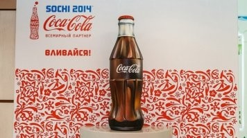 Оборот компании Coca-Cola в 1979 - $3.895B и 1980 - $4.640B.
Чистый доход, соответственно, $420M в 1979 и $422M в 1980.
Ну потеряли пару лимонов, неприятно, но не более.
СССР давно уже нет, а Coca-Cola Company живее всех живых.