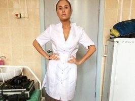 2/3 - постанова с "маделями" или актрисы. Например, эта (а то мы не знаем, кто это).