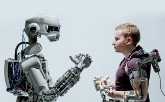 В японских супермаркетах появятся двухметровые роботы-грузчики