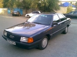 Это номера алматинской обл. Серия DFN, заканчивается на N, потом было на О, потом ввели новый стандарт номеров, в 2012 году. Примерно в 2010 году был выдан этот номер, отнюдь не в святых 90-х. И у нас, до сих пор Ауди селёдка 100 по регионам бегает, таксисты ее любят, называют Трассанын короли (угадайте перевод)