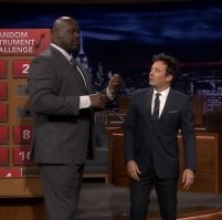 А теперь для сравнения, Шакил О’Нил по сравнению с человеком рост которого 183 см