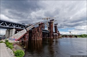 Лучше бы мост в киеве достроили! 15 лет недострой уже стоит ржавеет!