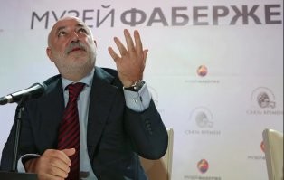 Факты из биографии этого любителя яиц ждут, когда их опишут следователи.