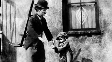 "А вручил он им по рогатке".   А можно просто камушком.