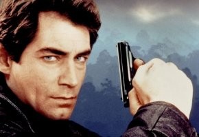 Ну что со вкусом у Барбары Брокколи? То-ли дело был ее отец, он искал аристократичную кость.
А у нее был вареный лук, а станет татуированный бандит. Не чует баба породу.