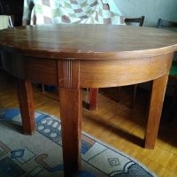 Нет, первым был круглый, с такой же конструкцией.