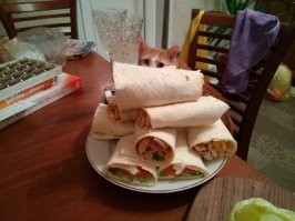 Низачот! нету аписания картинак!
... и х.з. - это  из кота или для кота 
Образно