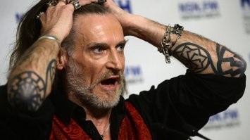 Фанатки скупают антистресс-раскраски, посвященные Джейсону Момоа