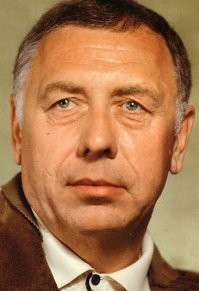 Анатолий Дмитриевич Папанов. советский актёр театра и кино, театральный педагог и режиссёр. Народный артист СССР. Озвучивал волка в мультфильме "НУ,погоди!"