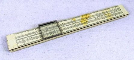Прорывной калькулятор моего детства. Безотказный, батареек не надо. В случае чего, им можно было лупануть соседа по парте.
