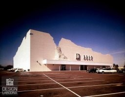 У этой сети не одно здание с такой архитектурой))