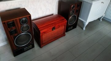 До сих пор играют колонки RRR S-90 1982-ого года выпуска 
Еще, в закромах Родины, припрятан полный рабочий блочный комплект RRR черного цвета. Берегу для будущих поколений:)