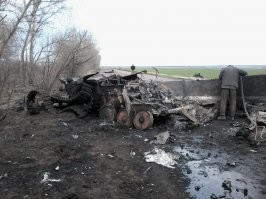 В чём подлог? Попадание ракеты или снаряда, потенциально приводит к детонации БК. Не забывайте, что танк, это железная коробка начинённая взрывчаткой и горючим.