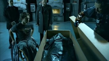 У Д. Камерона бумажные гробы были.