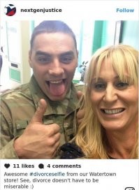 Это его мама или бабушка?