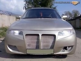 С: - "То ли дело наша десятка. В ней гармонично всё." 
Особенно куча кривых пластиковых накладок и щели с большой палец ноги! А так все ОК!
Вот поэтому народ и пытался изобразить из 10-ки BMW, теперь "ответка" от Штудгарта.