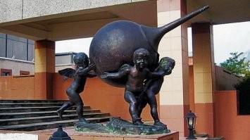 В Железноводске есть памятник клизме