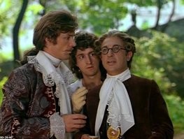 - ... выгнал на улицу жену с ребёнком!
- Какой ребёнок! Я - офицер!!!
- Выгнал жену с офицером!