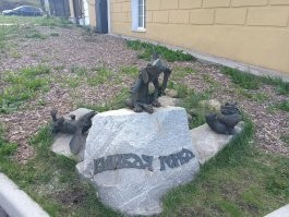 В Уфе поставили памятник клещу: из серебра 925 пробы