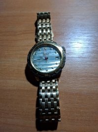 А Вы точно коллекционер? Сколько сейчас могут стоить вот такие часы? Мне говорили, что их выпустили очень мало.