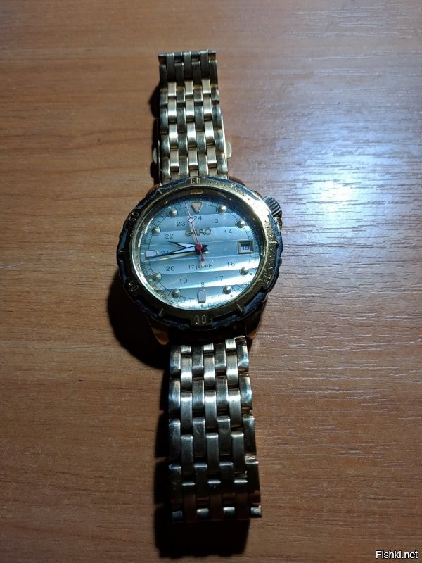 А Вы точно коллекционер? Сколько сейчас могут стоить вот такие часы? Мне говорили, что их выпустили очень мало.
