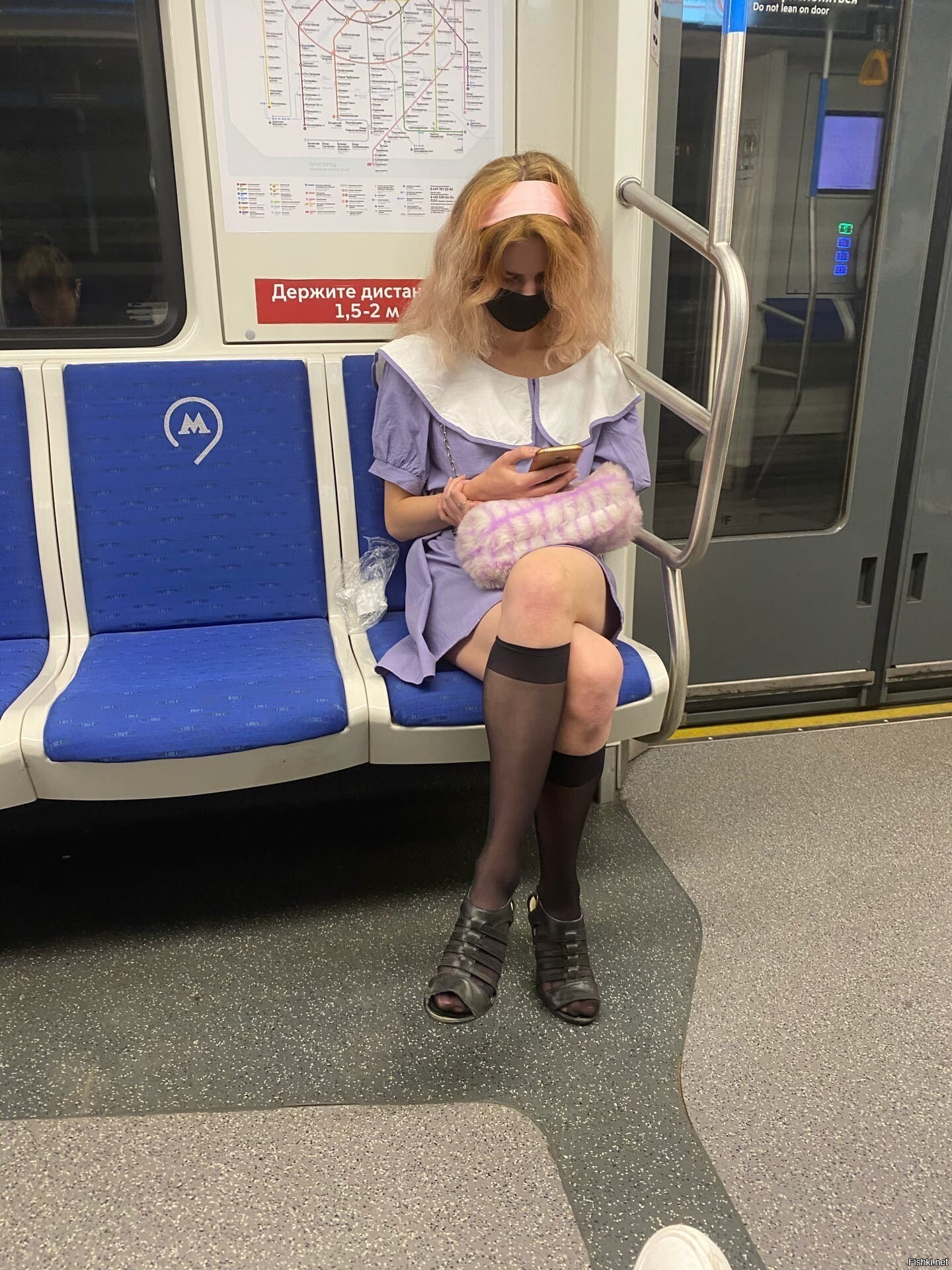 странные люди в московском метро