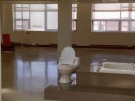 Это вообще то кадр из фильма "Блуждающая пуля" с Томасом Иан Гриффитом и Дональдом Сазерлендом.