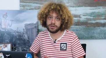 это еплан, его моск вскипел и полез через поры наружу, поэтому у него запавшие глаза и вид старой болонки)))
Говорите Варламов известен как человек, который любит ходить по судам, когда кто-то использует его фотографии без разрешения.
Ну ну, а накуй ходить он любит? хотя какая разница...