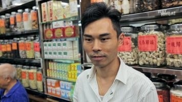 Программа "Мир наизнанку": этому доктору 55 лет!