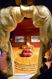 Кому интересно, вот фото из Театра-музея Дали: