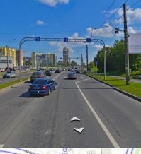 ещё бы эти выделенные полос нормально делали.

два примера - Невский проспект, выезд на площадь Восстания. с двух полос можно поворачивать направо - а 90% автобусов едут прямо. и обратите внимание на троллейбусную линию - троллейбус там физически по выделенной полосе ехать не может. плюс остановок там нет - и если убрать выделенную полосу на расстоянии последнего квартала - то всем будет легче.

и второй пример - ( того, кто эту схему движения придумал на столбе повесить надо, рядом с камерами ) - перекрёсток Маршала Блюхера и Кушелевской дороги.
поворот налево с двух полос под "стрелку", которая не совпадает по времени с зелёнм "прямо". 90% общественного транспорта так же поворачивают. в час "пик" пробка стоит на квартал.
и те, кому нужно ехать прямо - 1. ждут пока поедет поток на поворот, что бы проехать прямо.
2. не пускают общественный транспорт, который пытается поехать на поворот налево с того места, где заканчивается выделенная полоса со словами "нехер на поворот налево с крайней правой ехать" ...