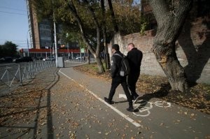 пффф, вот у нас в Новосибирске велодорожку сделали недавно, всеми велодорожкам велодорожка )