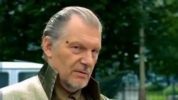 Юные претенденты на премию Дарвина резвятся возле железной дороги